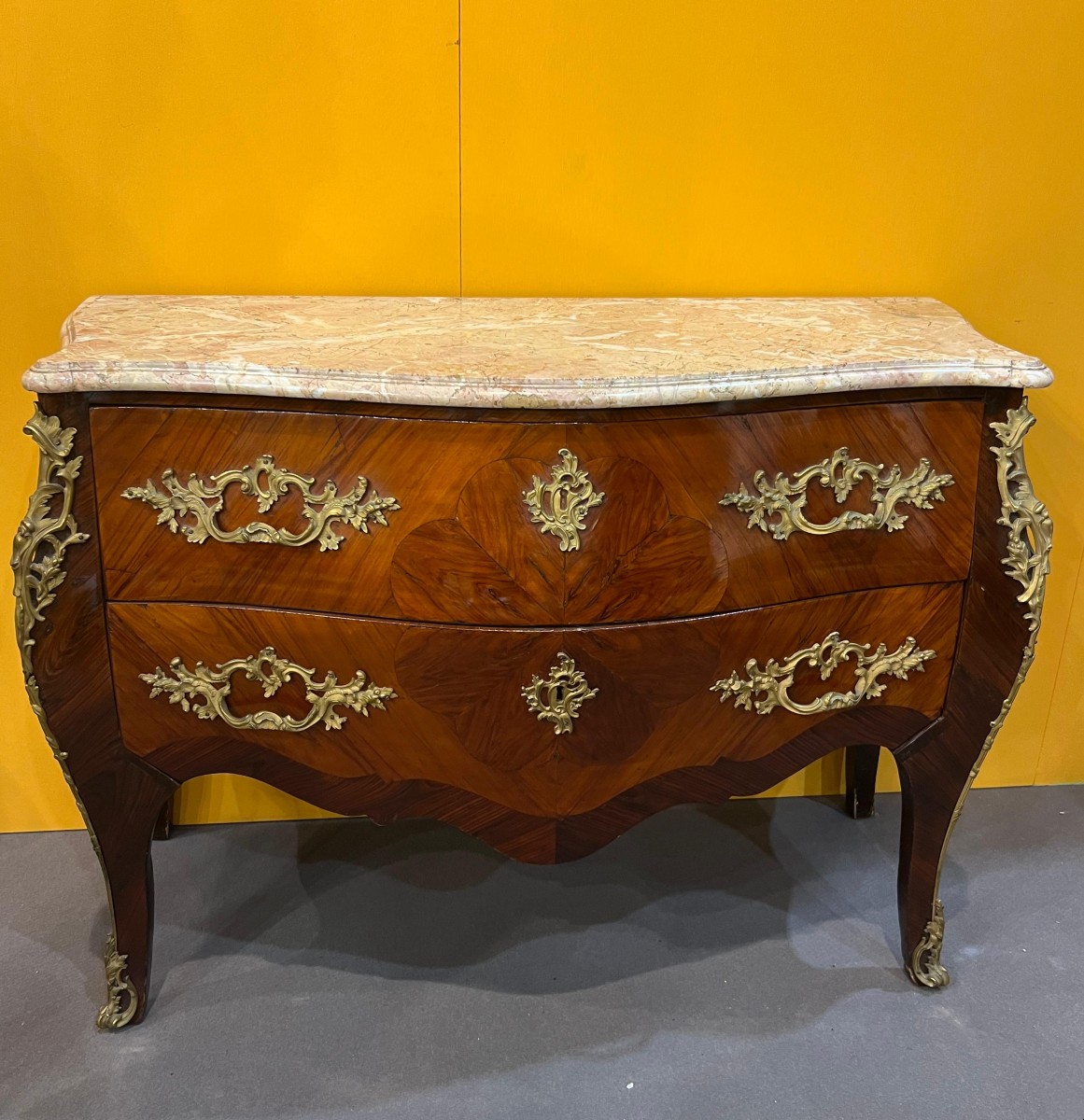 Commode in stile Luigi XV. Parigi, 1770.