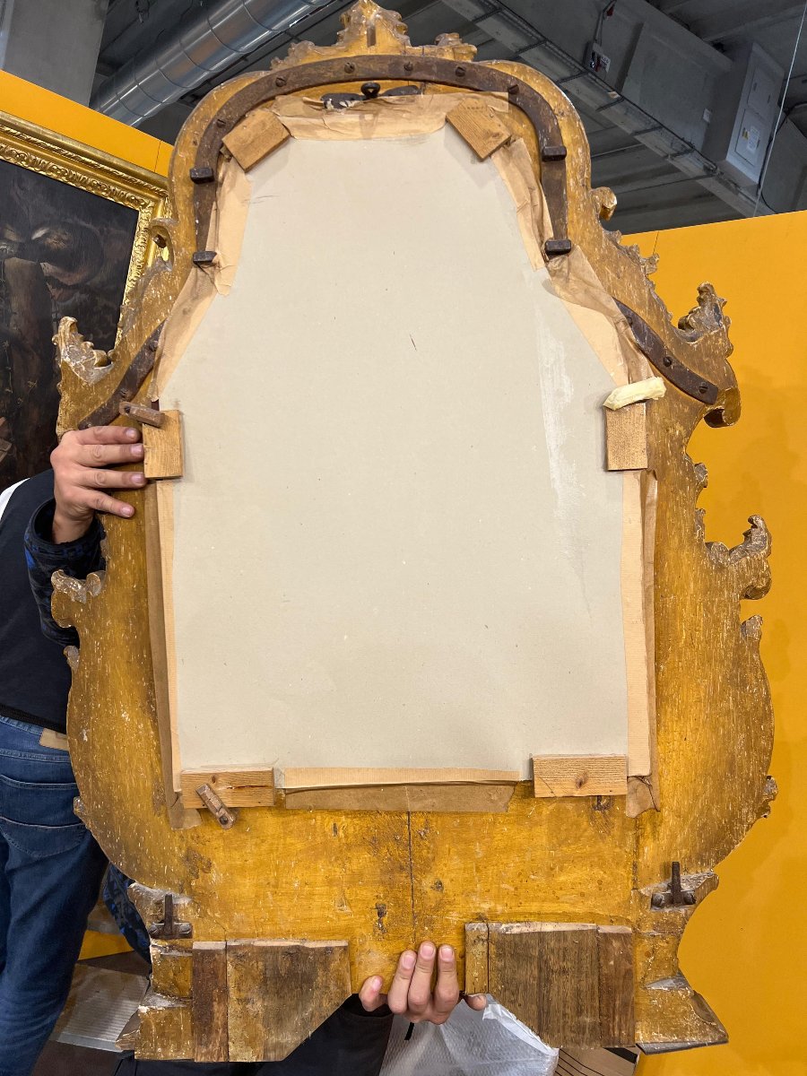 Specchiera concava in legno dorato di gusto barocco. Venezia, XVIII secolo-photo-4