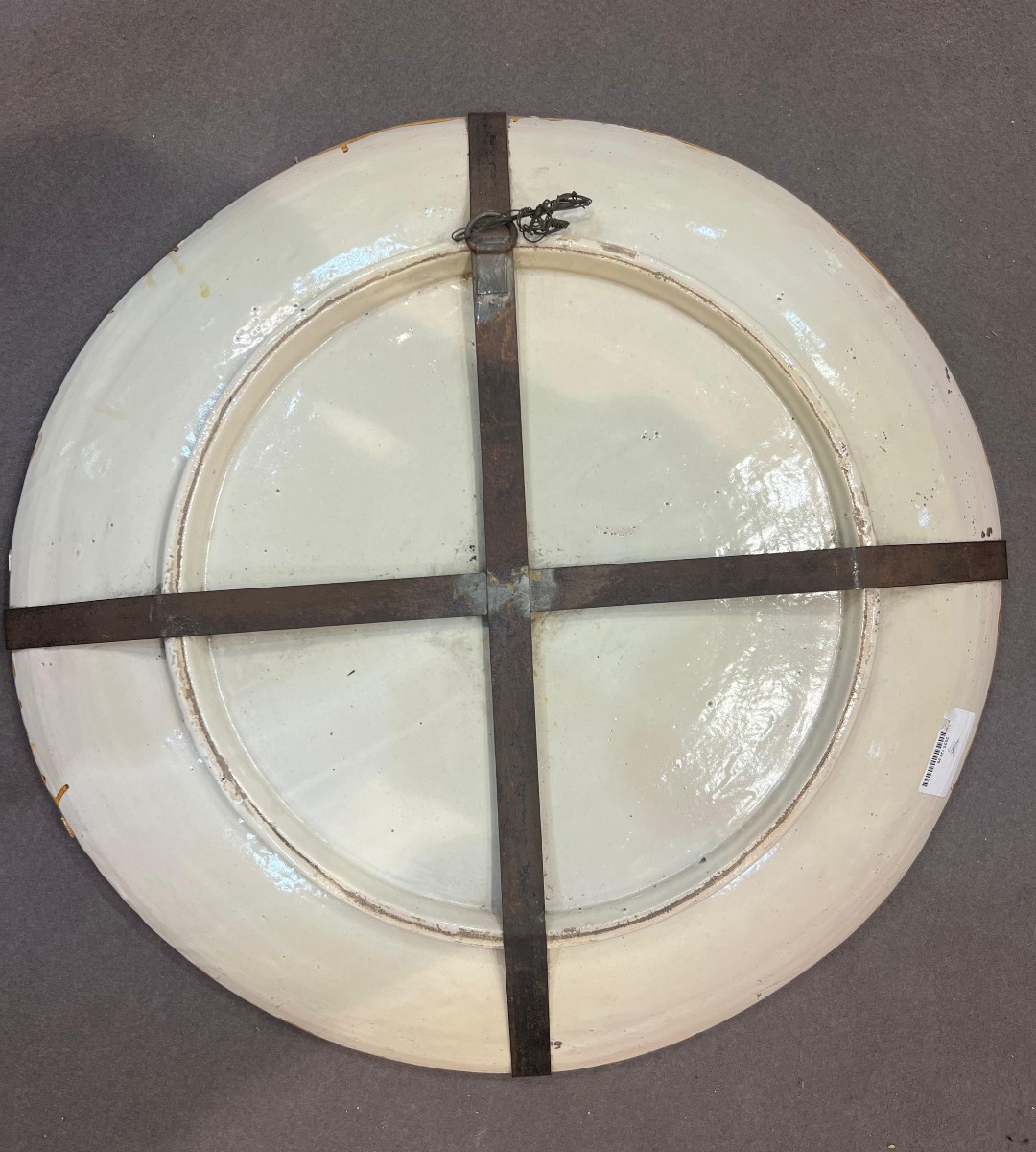 Piatto in maiolica dipinta. Ambito Castelli d’Abruzzo, XIX secolo.-photo-3