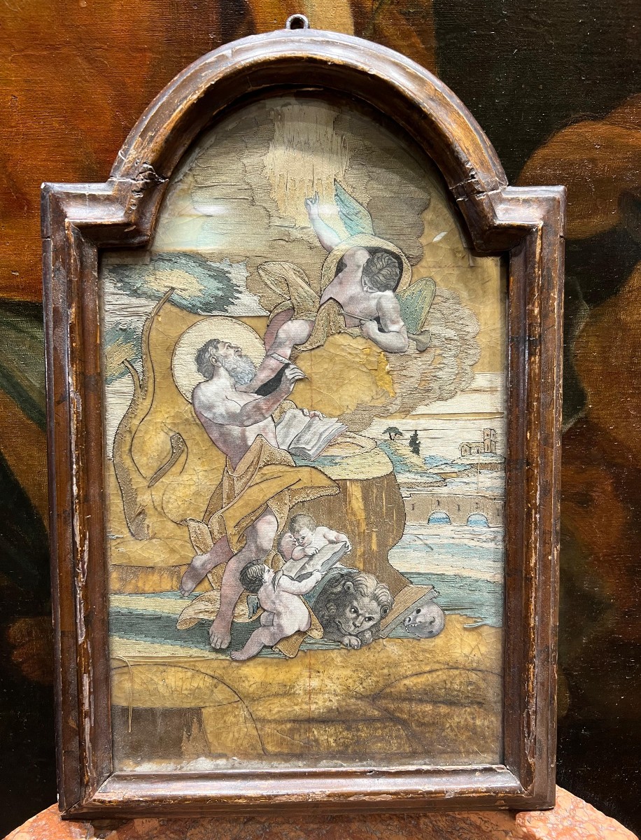 Ricamo sacro con cornice laccata. Italia, inizi XVIII secolo.