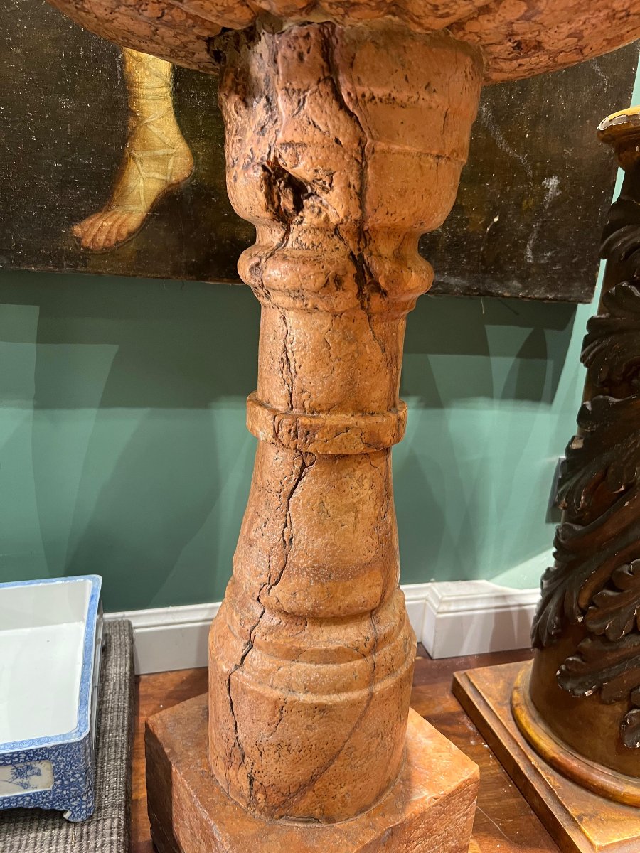 Acquasantiera in marmo rosso di Verona. Italia, XVII secolo-photo-2