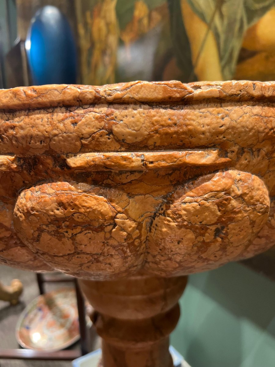 Acquasantiera in marmo rosso di Verona. Italia, XVII secolo-photo-1