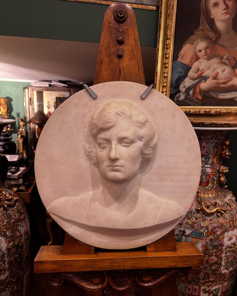 Ritratto femminile in marmo di Carrara. Italia, 1929-photo-1