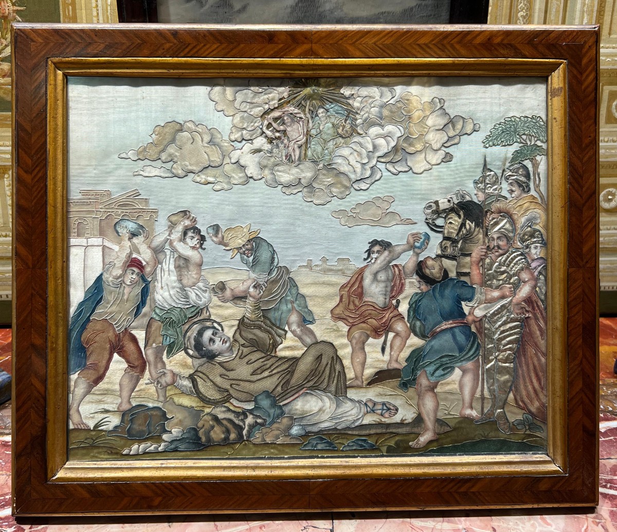 Ricamo sacro su seta con cornice coeva. Italia, XVIII secolo.