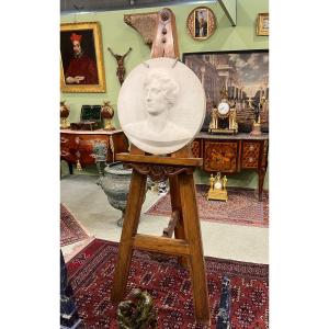 Ritratto femminile in marmo di Carrara. Italia, 1929