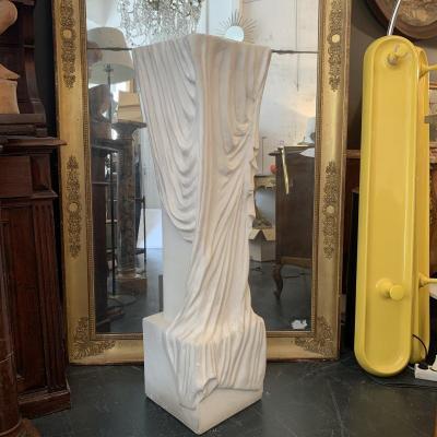 Presentation Column In Plaster Design Of The XXth Century.