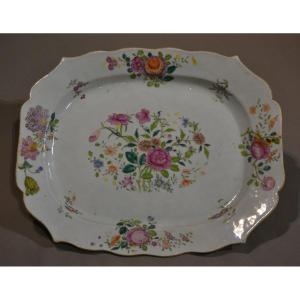 Chinese Porcelain Dish From China For Export. 18th Century.