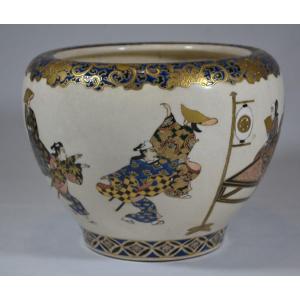 Satsuma Fine Earthenware Bowl. Japan Meiji Period.