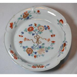 Kakiemon Porcelain Dish. Japan, Late 17th Century.