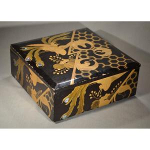 Lacquered Box Decorated With A Phoenix. Japan, Meiji-taisho Period.