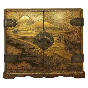 Japanese Gold Lacquer Cabinet (kodansu). Japan, Edo Period. 18th Century.  
