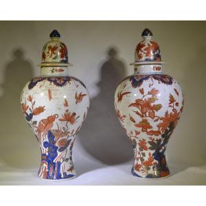 Pair Of Covered Earthenware Vases. Holland, 18th Century, Delft. Apk Mark. 