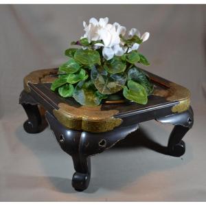 Hibachi In Black Lacquer And Gilt Copper. Japan, Early Edo Period (1603-1868). 