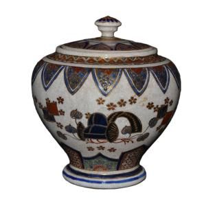 Covered Satsuma Faience Vase. Japan, Meiji Period. Signed.