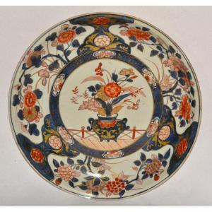 Arita Porcelain Dish In The Imari Style. Japan Late 17th Century.