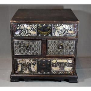 Cabinet In Lacquered Wood And Embedded Mother-of-pearl. Korea, Choson Dynasty.