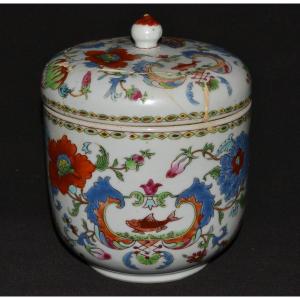 Chinese Porcelain Covered Pot. Pompadour Model. Early 18th Century.