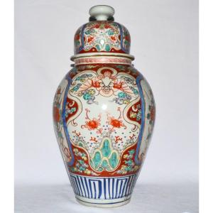 Enameled Porcelain Vase In The Imari Style. Japan Arita Circa 1800.