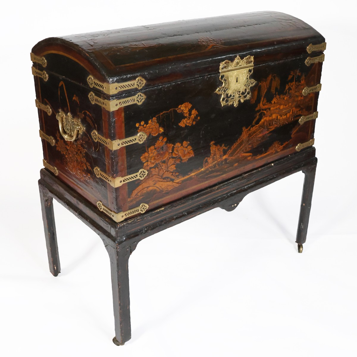 Baule in legno laccato, decorato a scene a chinoiseries, Inghilterra, XVIII-XIX secolo