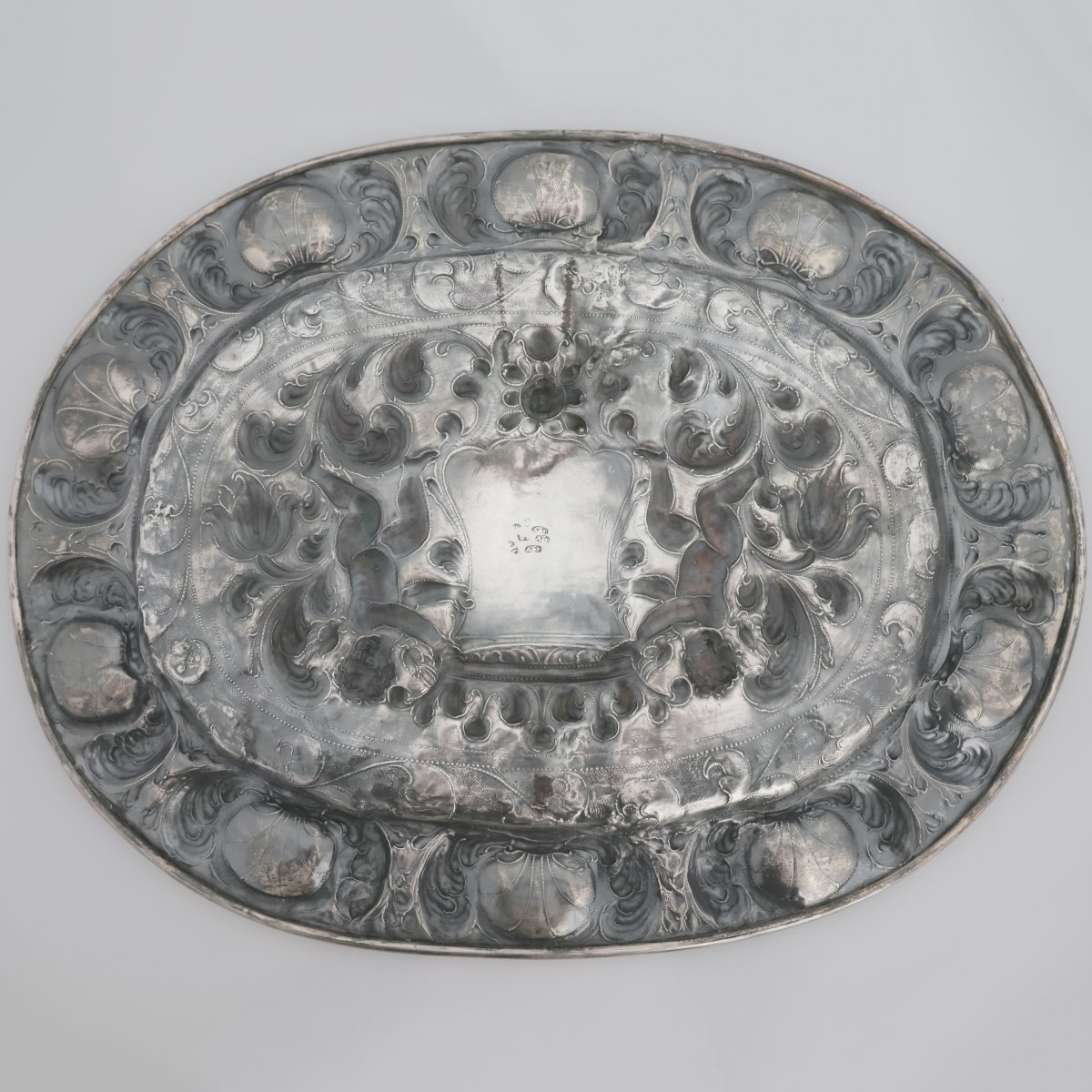 Vassoio da parata in argento. Argentiere Anzolo Castelli?, Venezia, inizi XVIII secolo-photo-2