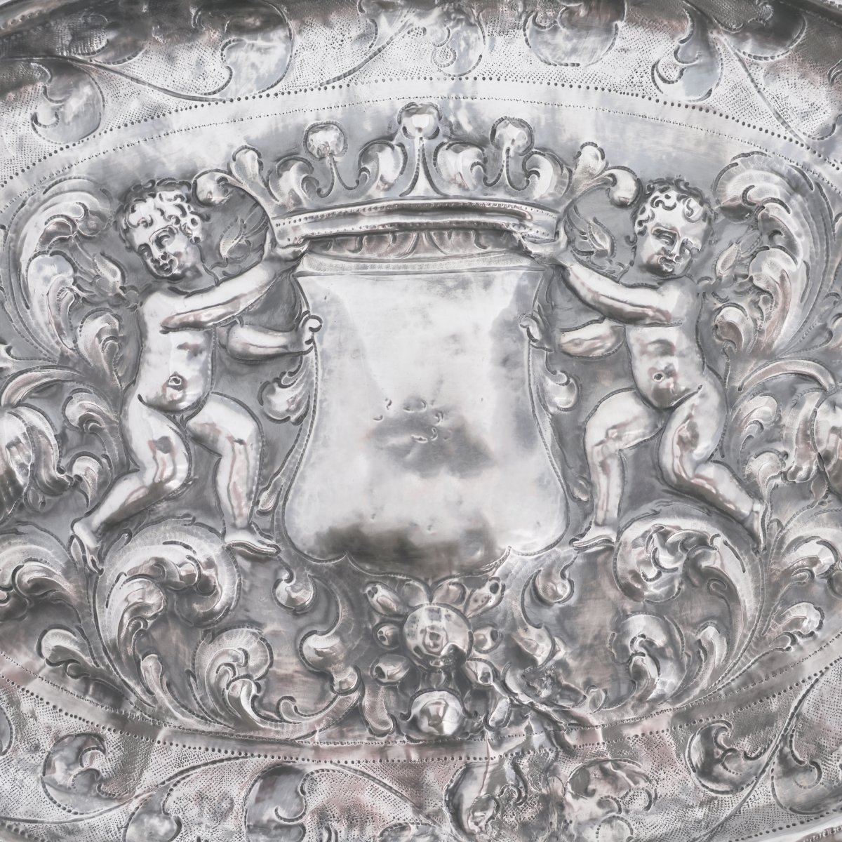 Vassoio da parata in argento. Argentiere Anzolo Castelli?, Venezia, inizi XVIII secolo-photo-3