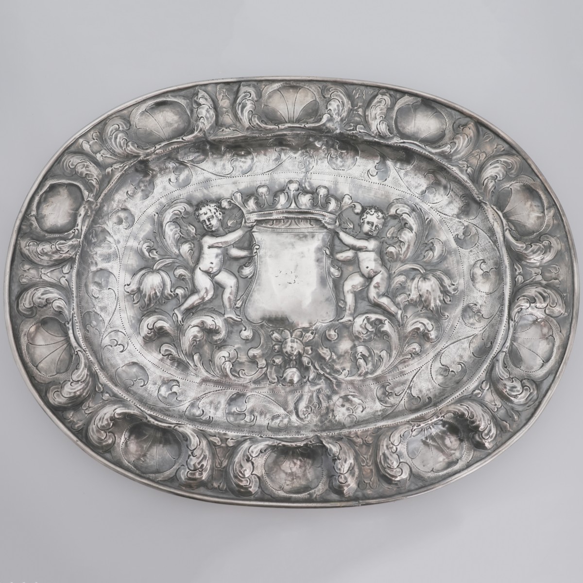 Vassoio da parata in argento. Argentiere Anzolo Castelli?, Venezia, inizi XVIII secolo