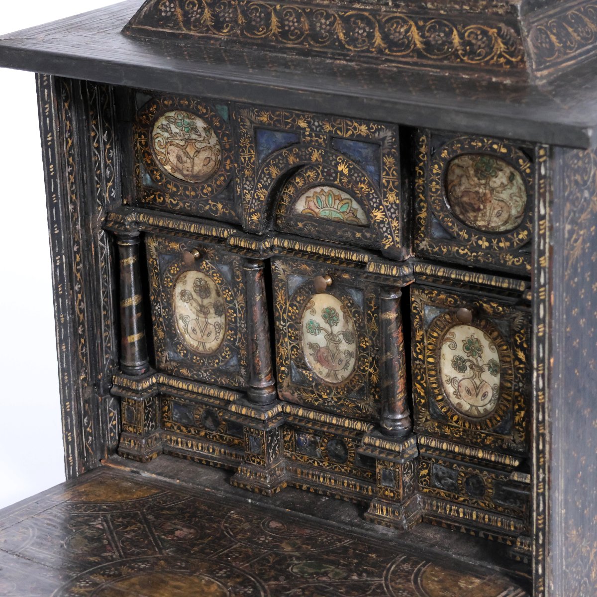 Monetiere in legno ebanizzato e decorato con intarsi in madreperla, Venezia, XVI secolo-photo-1