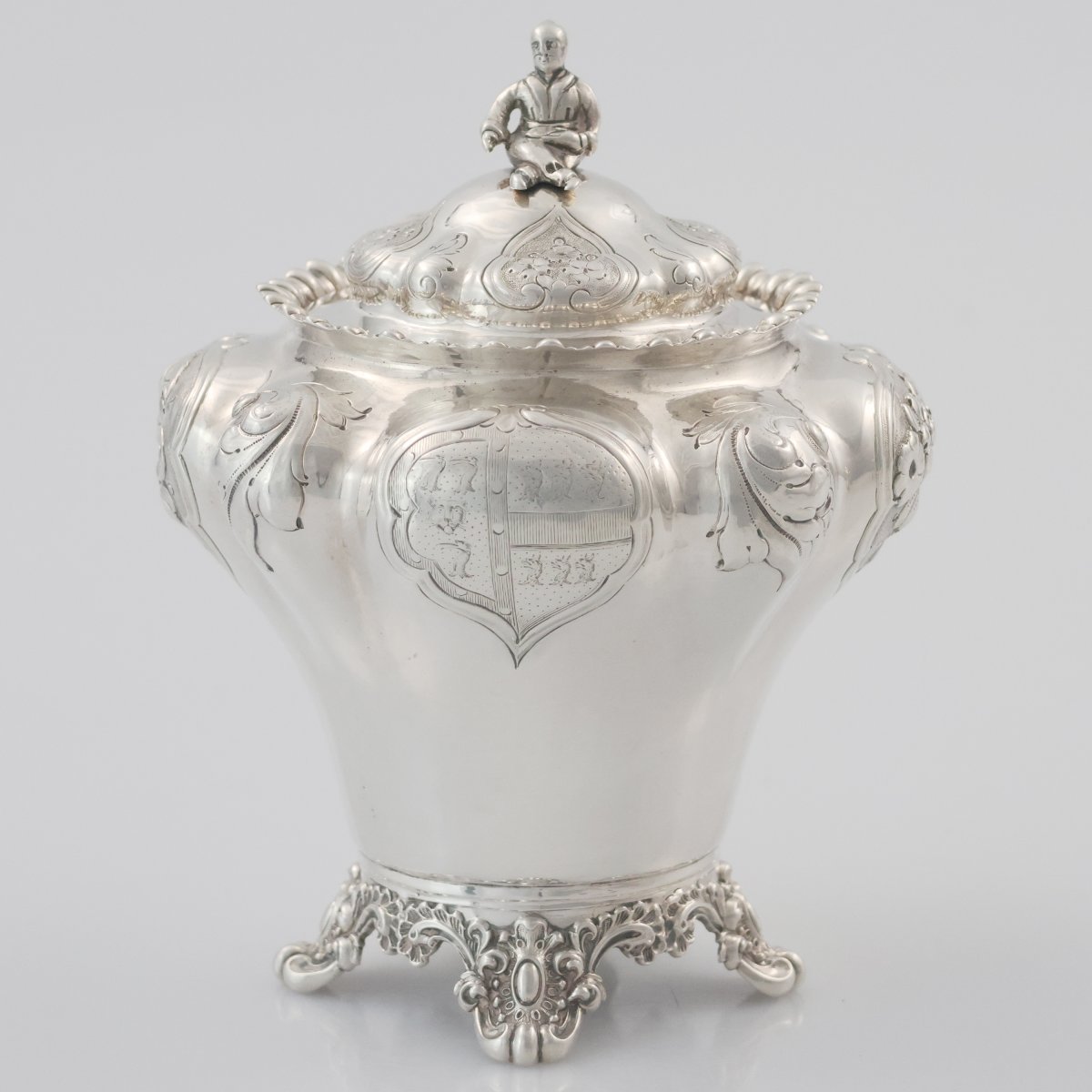 Coppia di zuccheriere con coperchi in argento Regina Vittoria, J E Terrey & Co, Londra, 1840-photo-2
