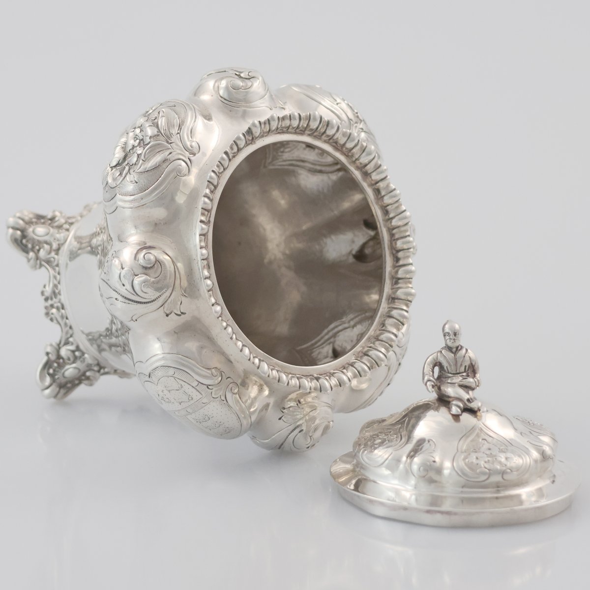Coppia di zuccheriere con coperchi in argento Regina Vittoria, J E Terrey & Co, Londra, 1840-photo-4