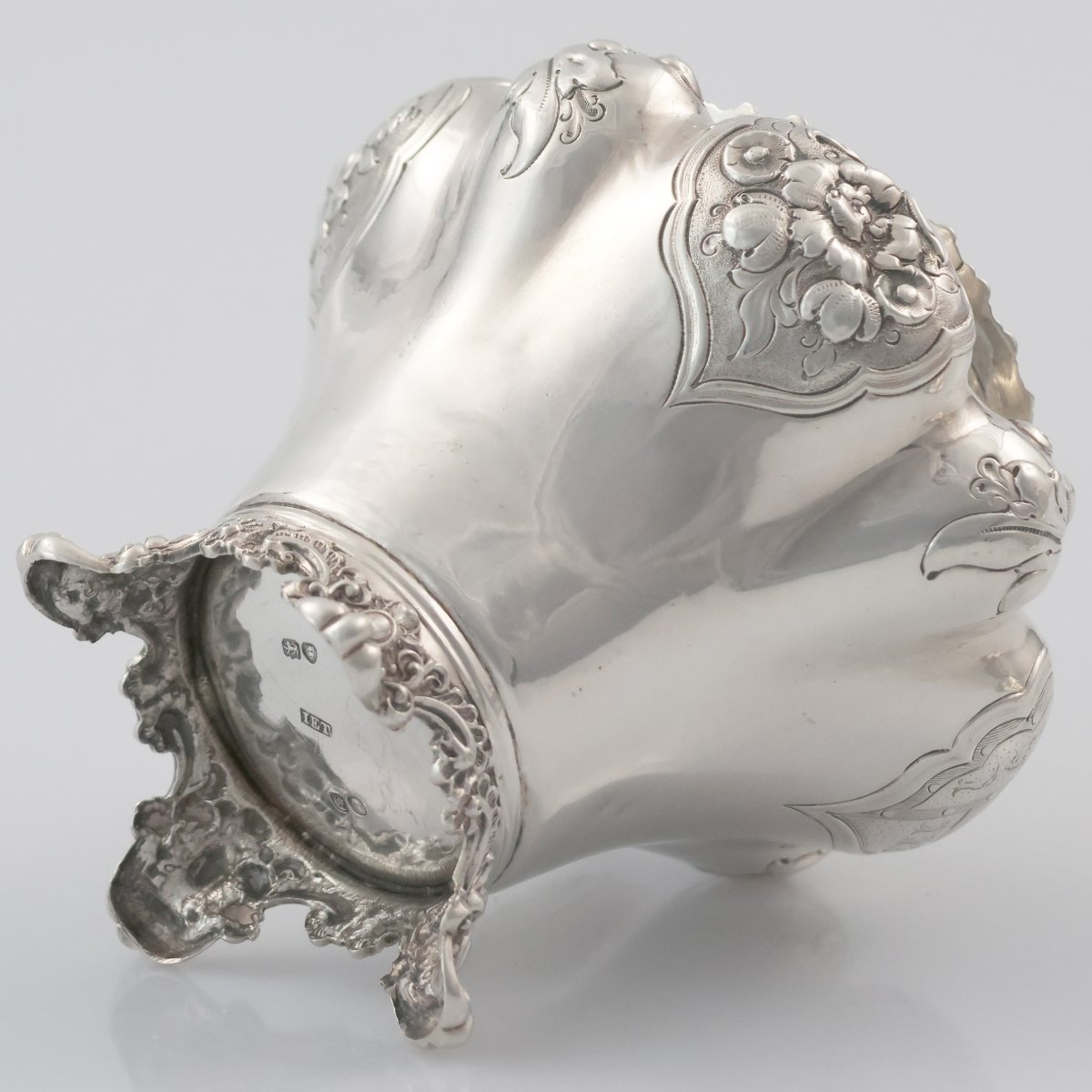 Coppia di zuccheriere con coperchi in argento Regina Vittoria, J E Terrey & Co, Londra, 1840-photo-1