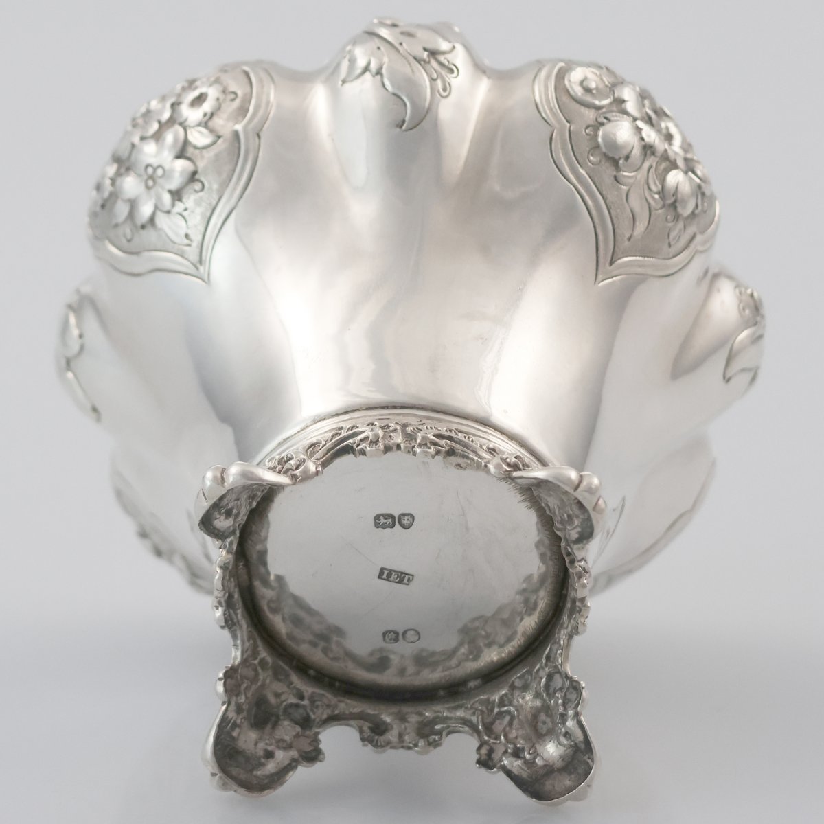 Coppia di zuccheriere con coperchi in argento Regina Vittoria, J E Terrey & Co, Londra, 1840-photo-2