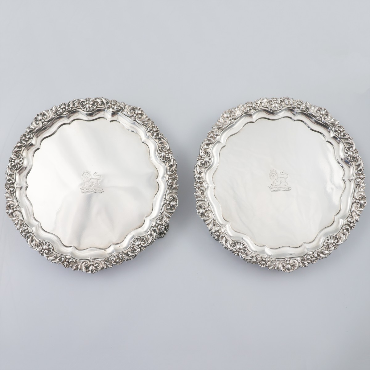 Coppia di salver in argento sterling Giorgio IV, Paul Storr, Londra, 1819