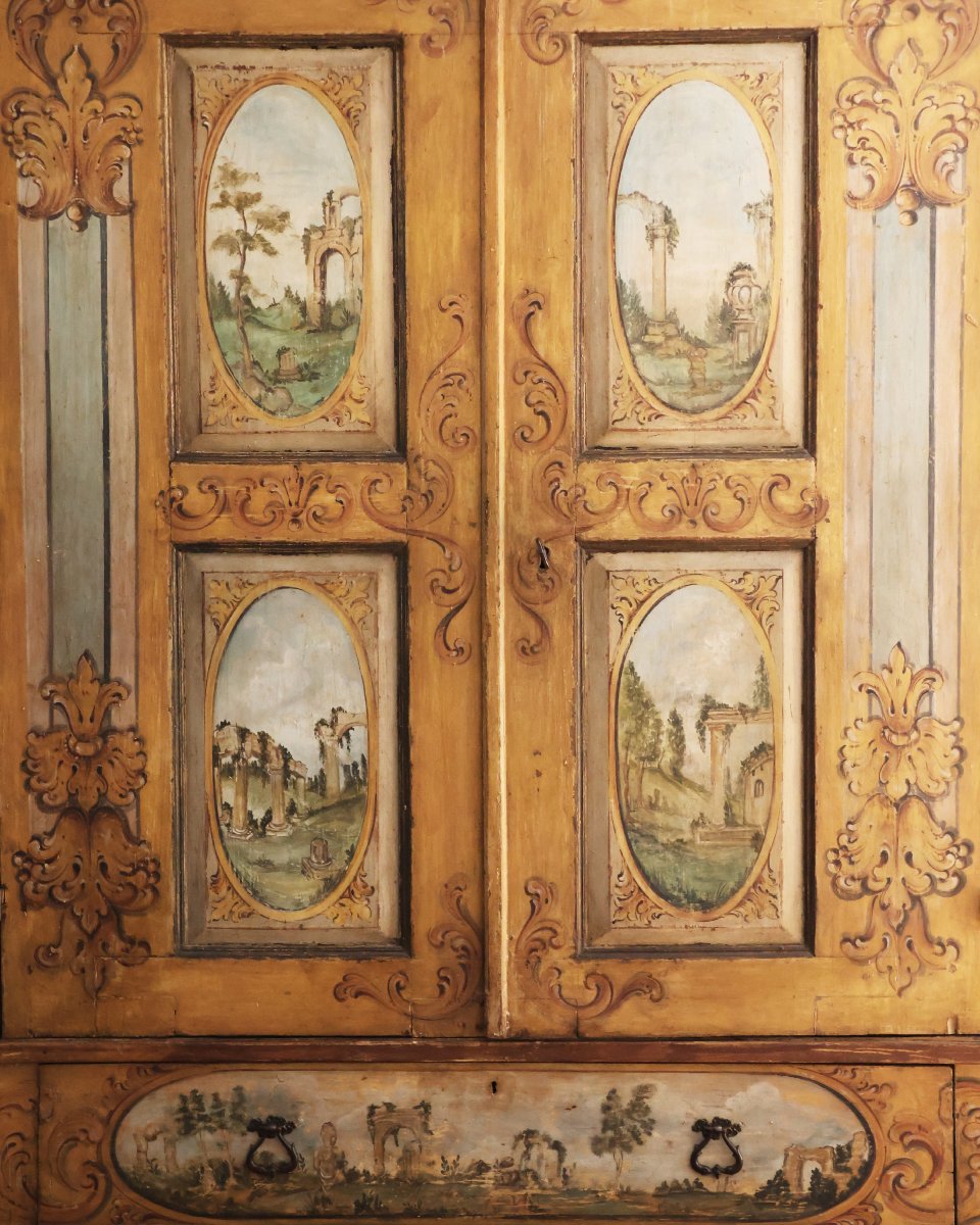Armadio in legno dipinto a festoni e capricci architettonici, Marche, XVIII secolo-photo-3