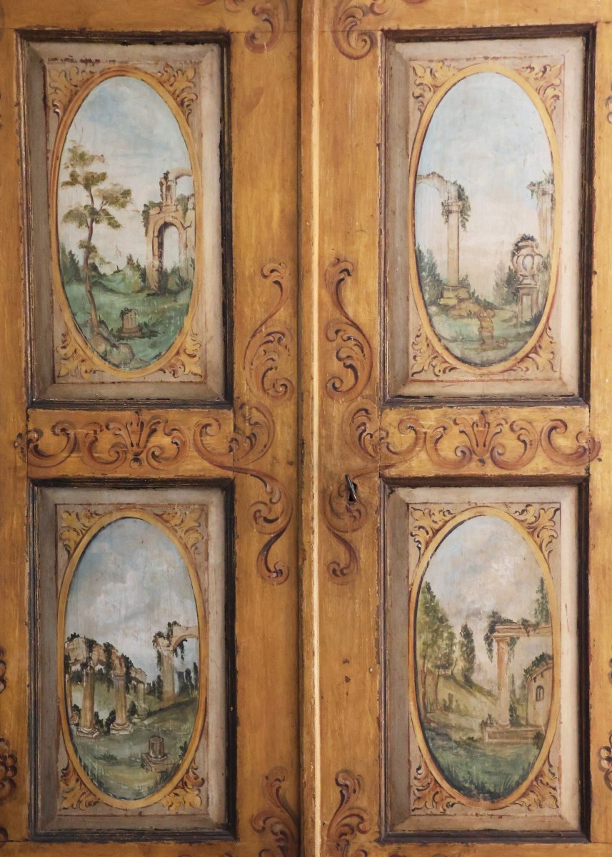 Armadio in legno dipinto a festoni e capricci architettonici, Marche, XVIII secolo-photo-4