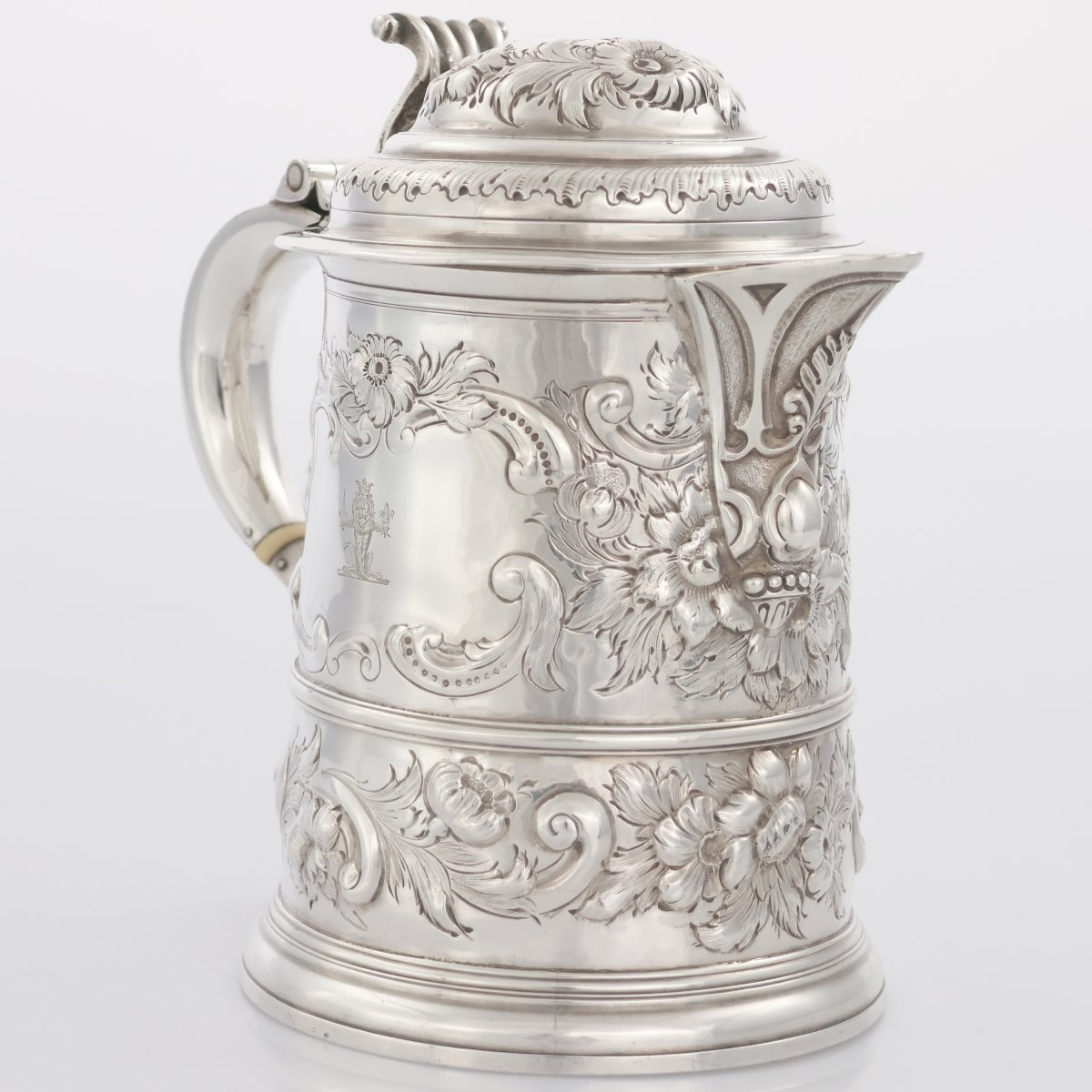 Versatoio con coperchio in argento sterling Giorgio II, Londra, 1734-photo-2