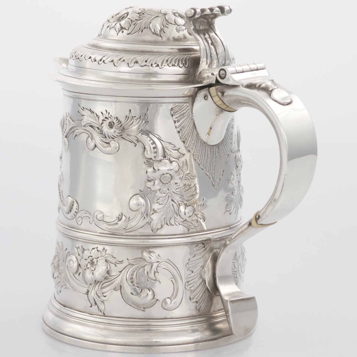 Versatoio con coperchio in argento sterling Giorgio II, Londra, 1734-photo-3
