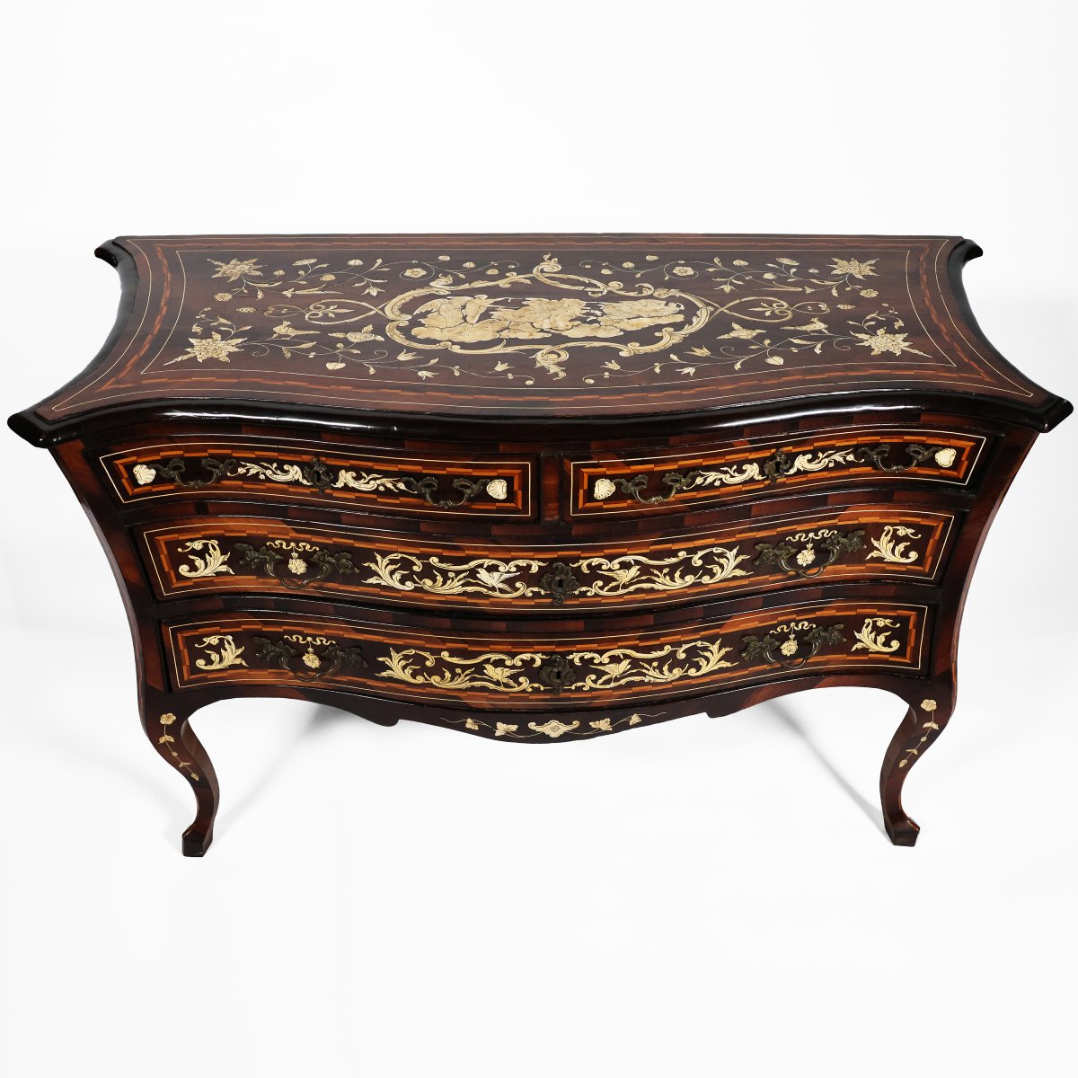 Cassettone in legno di noce intarsiato in varie essenze; Italia centrale, metà XVIII secolo-photo-4