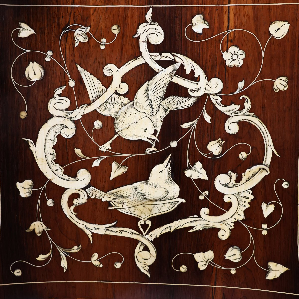 Cassettone in legno di noce intarsiato in varie essenze; Italia centrale, metà XVIII secolo-photo-3