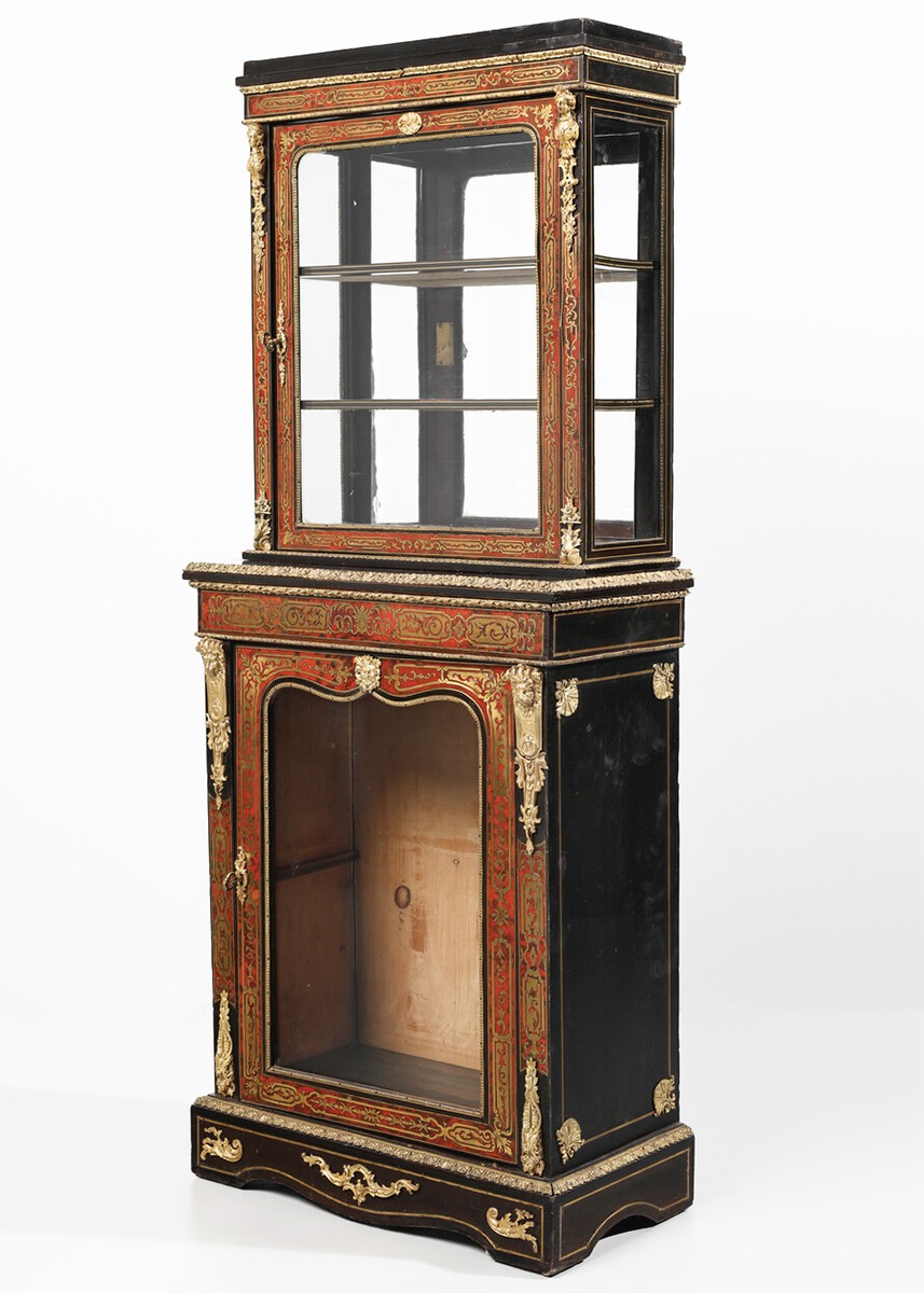 Vetrina a doppio corpo in legno ebanizzato, decorazione alla maniera di Boulle, Francia, XIX se
