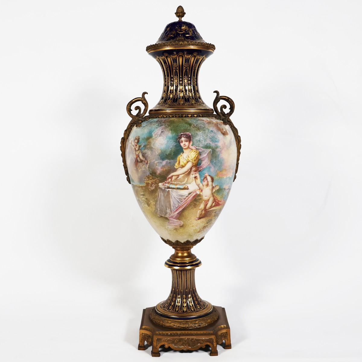 Grande vaso Francese nello stile di Sèvres. Dipinto firmato F. Bellanger. Fine XIX secolo