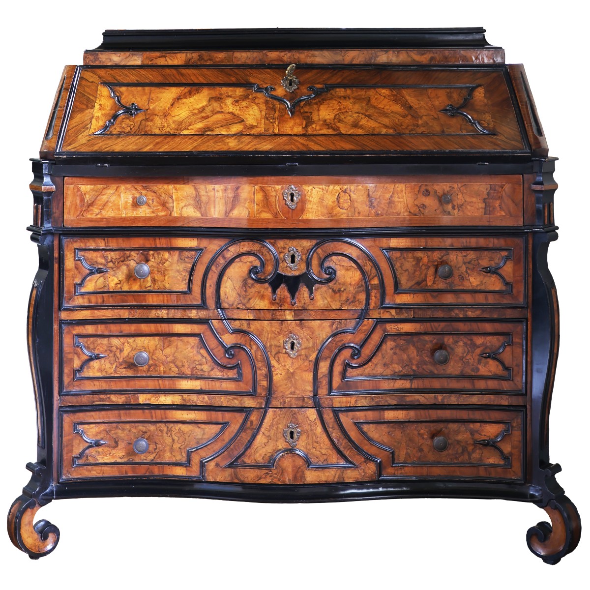 Ribalta a balestra lastronata in legno e radica di noce. Lombardia, XVIII secolo