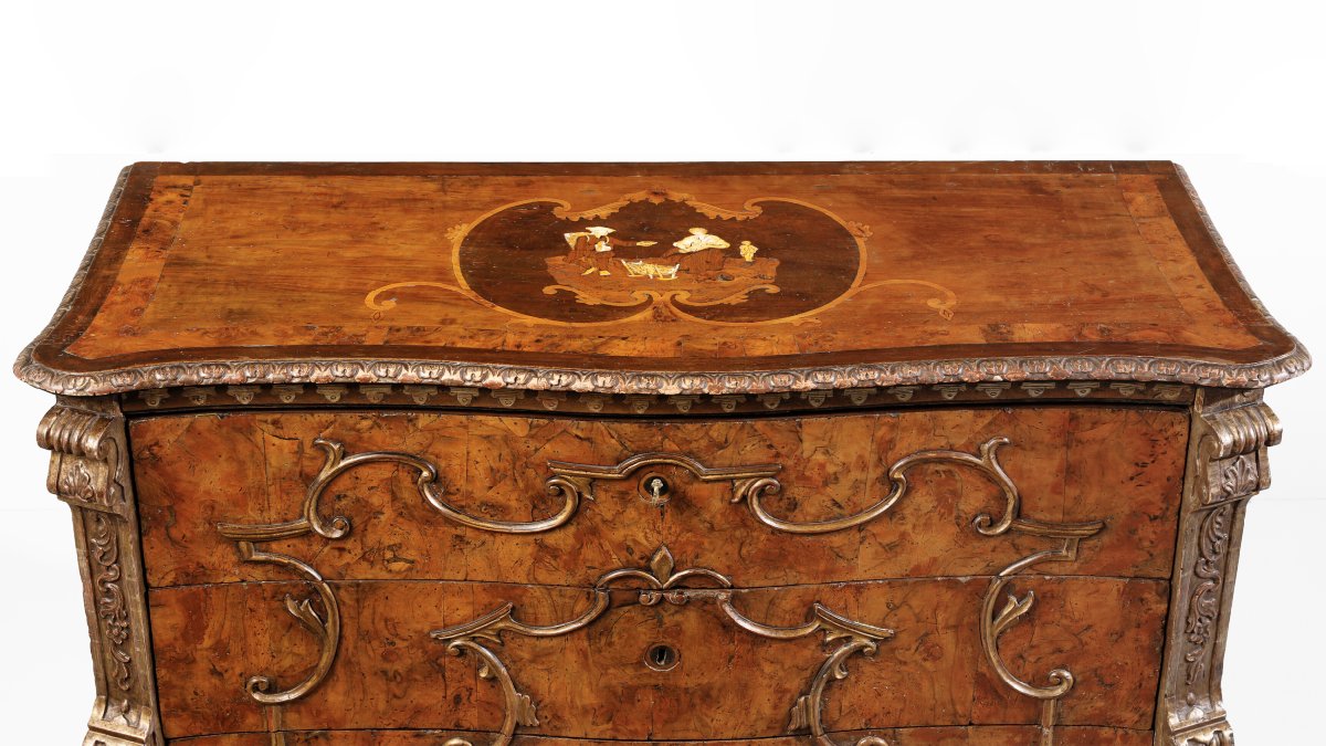 Canterano lastronato in radica di noce, lesene scolpite e cornici dorate, Lombardia, XVIII seco-photo-4