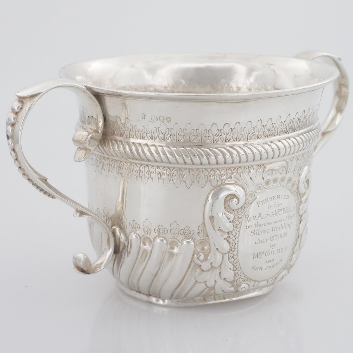 Coppa in argento sterling Regina Vittoria, Charles Stuart Harris, Londra, 1893-photo-2