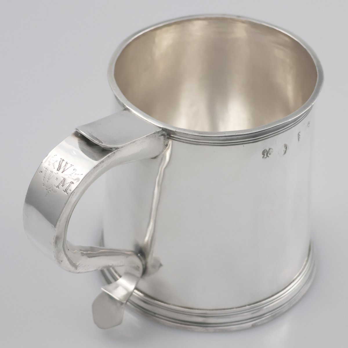 Mug in argento sterling, John Cruttall, Londra, 1684-photo-2