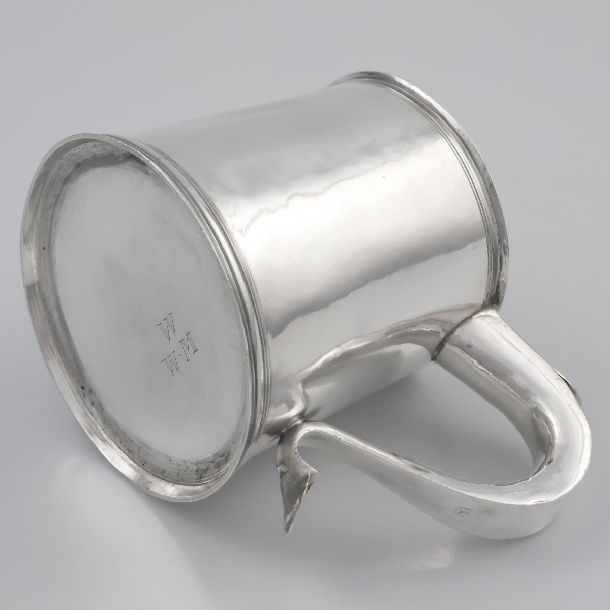 Mug in argento sterling, John Cruttall, Londra, 1684-photo-1