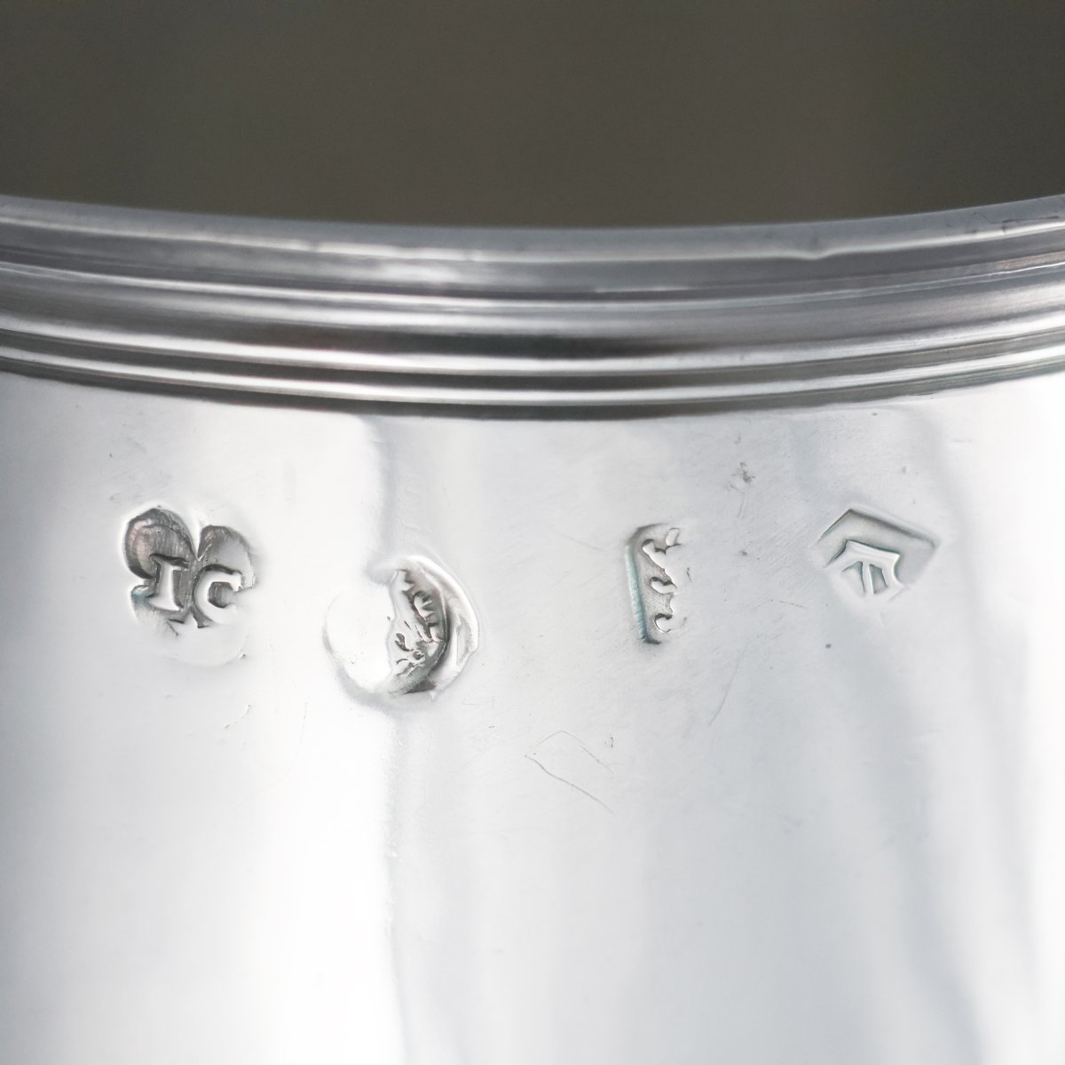 Mug in argento sterling, John Cruttall, Londra, 1684-photo-2