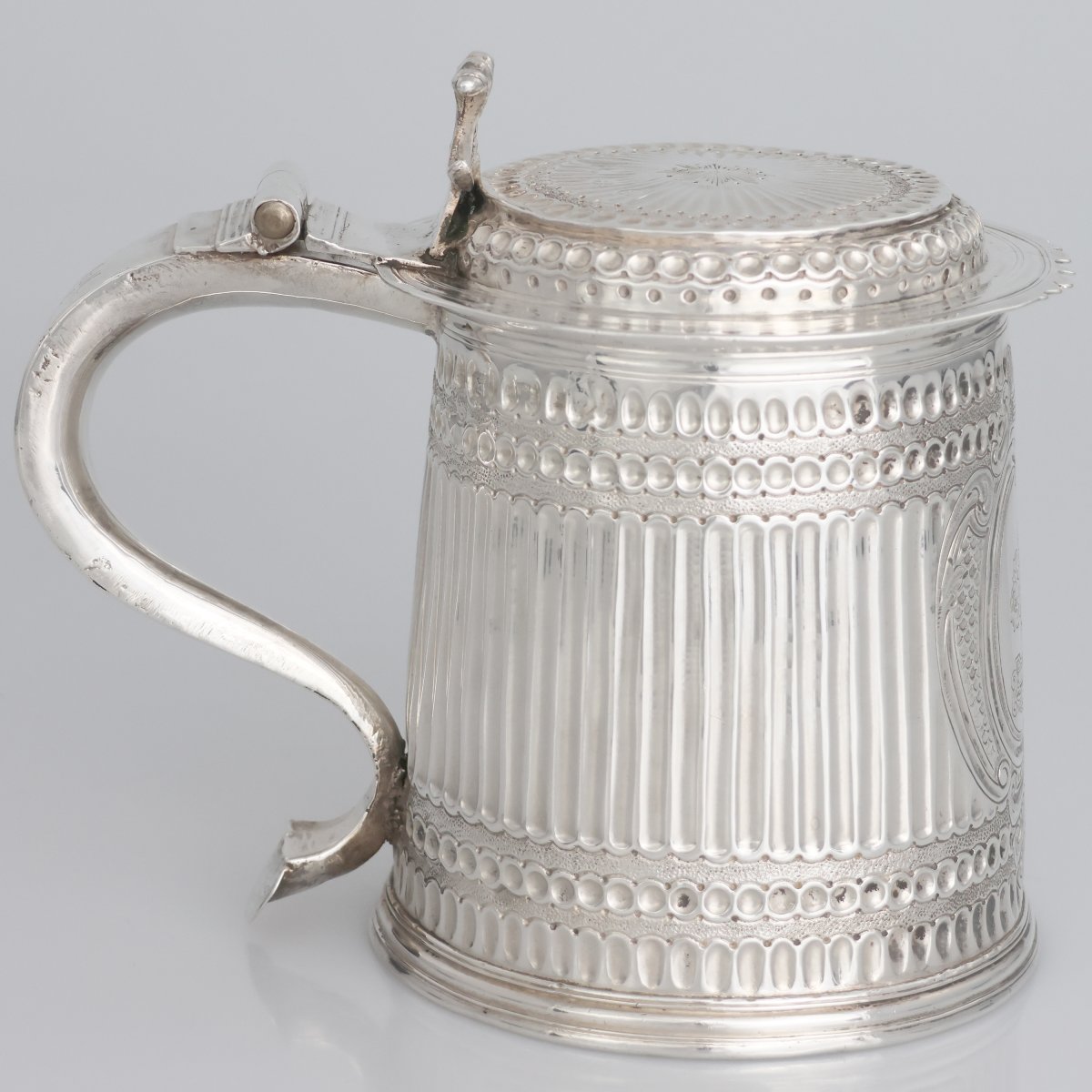 Tankard in argento sterling Carlo II, John Ruslen, Londra, 1680-photo-2