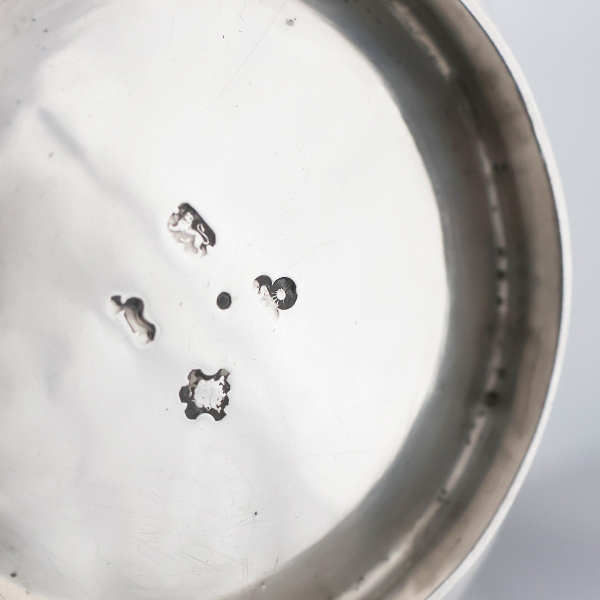 Bollitore su supporto in argento sterling Giorgio II, Samuel Courtauld?, Londra, 1739-55-photo-1