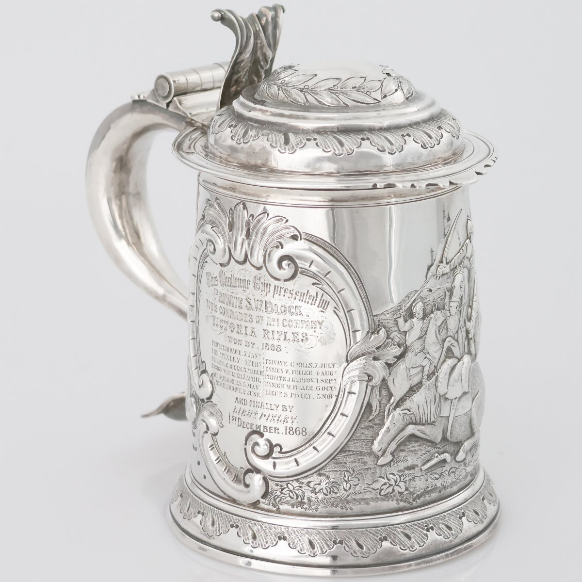 Tankard in argento sterling Regina Anna, argentiere RP, Dublino, 1711-photo-2