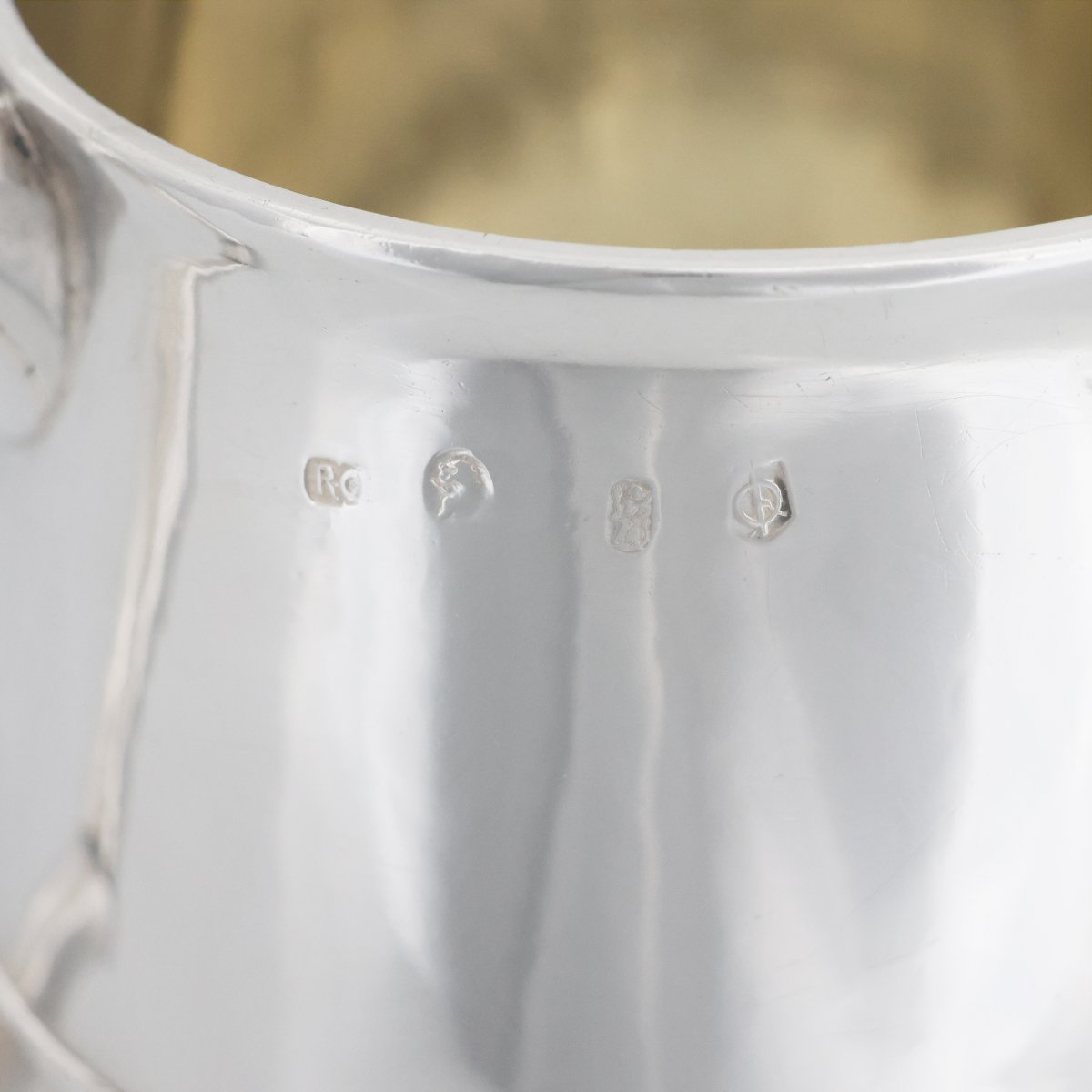 Versatoio in argento Britannia Regina Anna, James Rood, Londra, 1711-photo-1